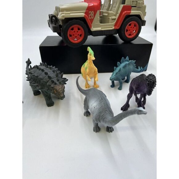 Jurassic World Jeep Wrangler Remote Control Vehicle & Dinosaurs (9) - Picture 3 of 8